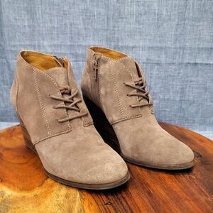 Lucky Brand Shylow Western Wedge Ankle Boot Laces & Side Zip Tan Size 7.5